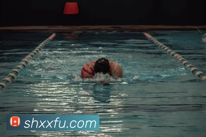 哈维执教下巴萨的欧冠突破：挑战与机遇并存